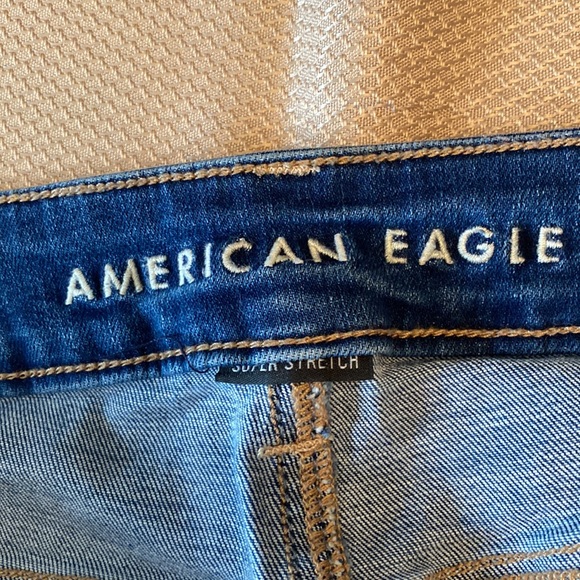 American Eagle. Medium blue denim, super stretch. Size 18 short - Picture 2 of 4